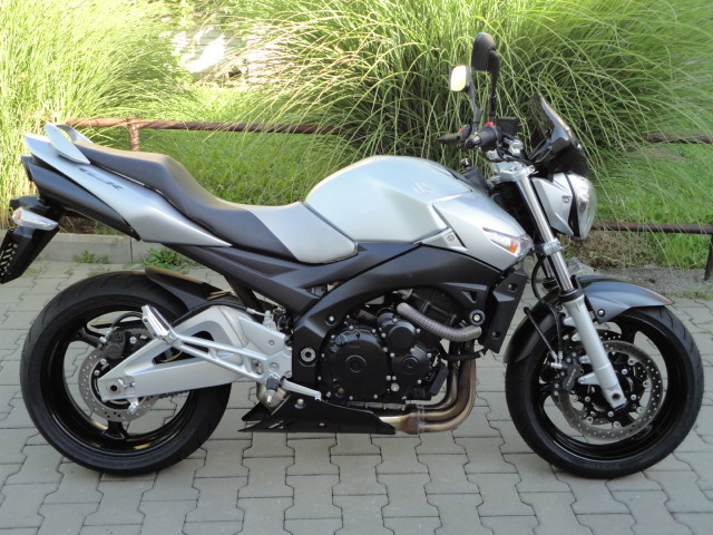 SUZUKI GSR600 i.e.